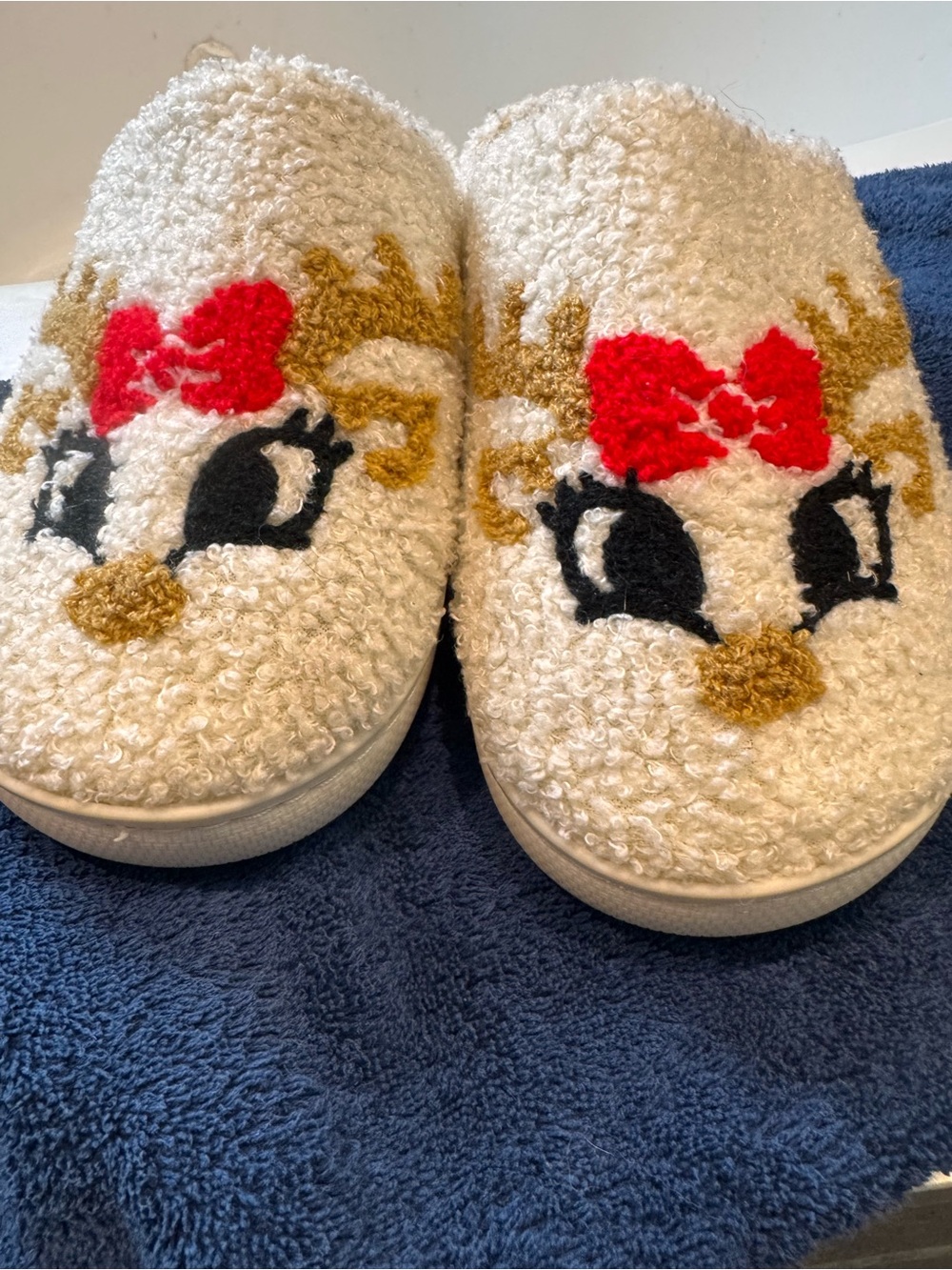 Cozy Women's White Chenille Reindeer Slippers with Red Bow
